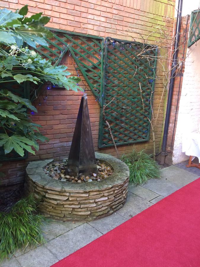 Red Lion Hotel Basingstoke Exterior photo