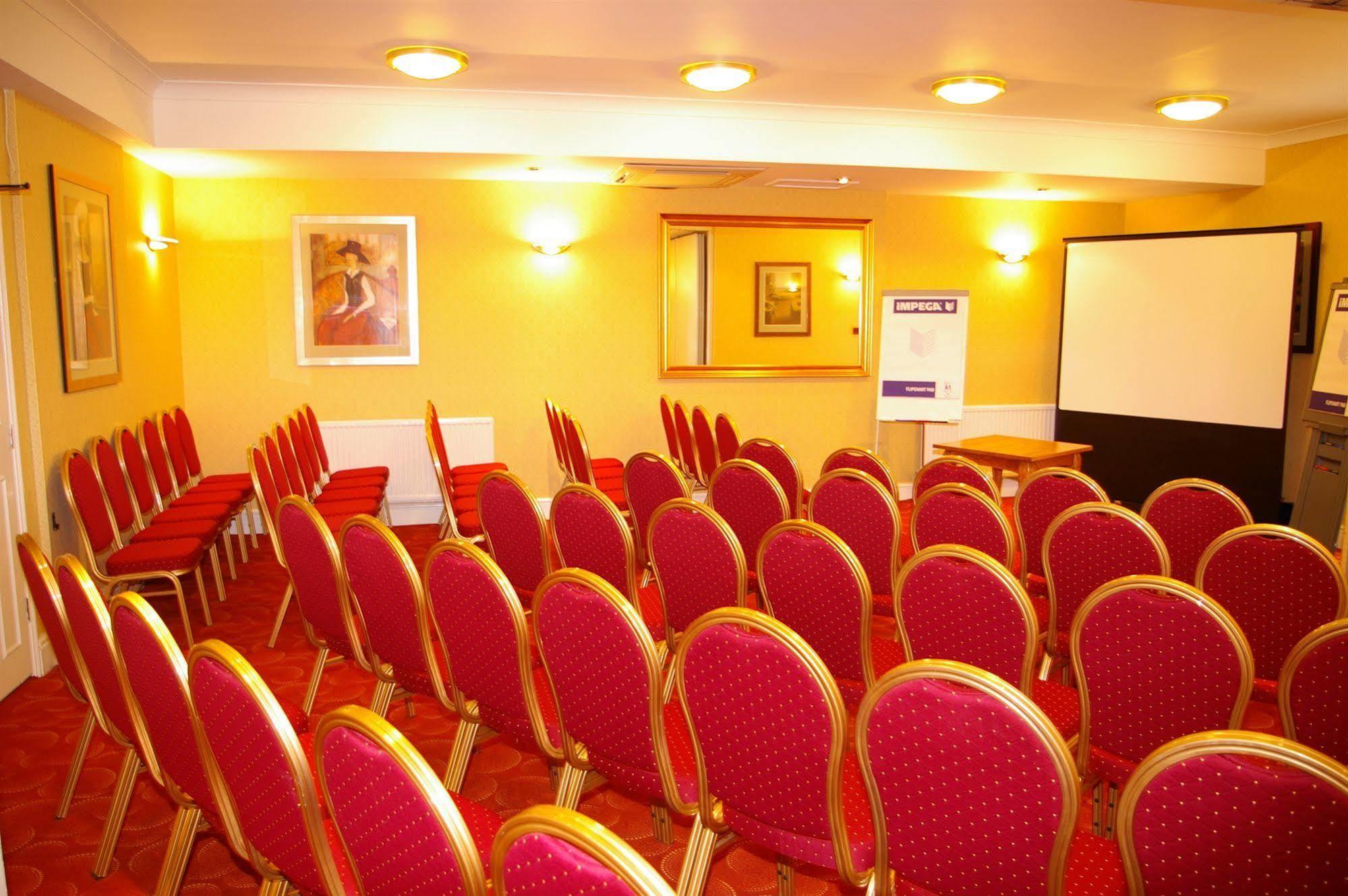 Red Lion Hotel Basingstoke Exterior photo