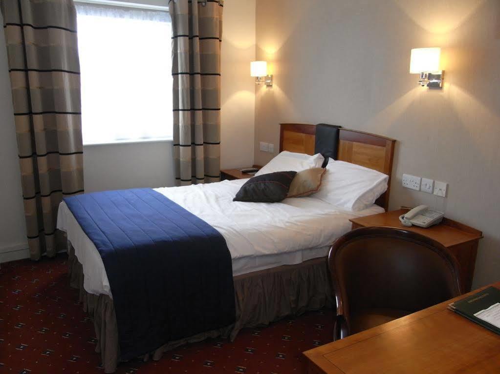 Red Lion Hotel Basingstoke Exterior photo