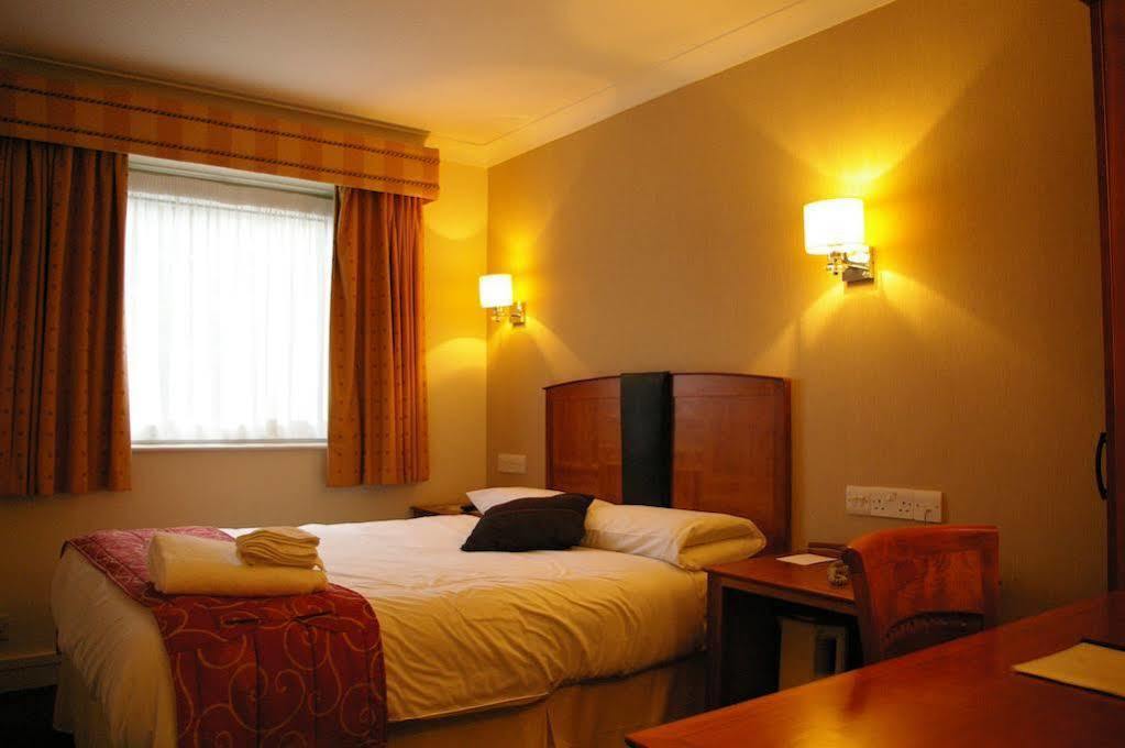 Red Lion Hotel Basingstoke Exterior photo